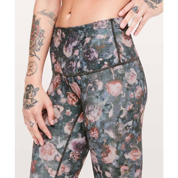 lululemon athletica Pants - RARE Lululemon Wunder Under Crop Scallop Size 4 Frosted Rose EUC Special Edition